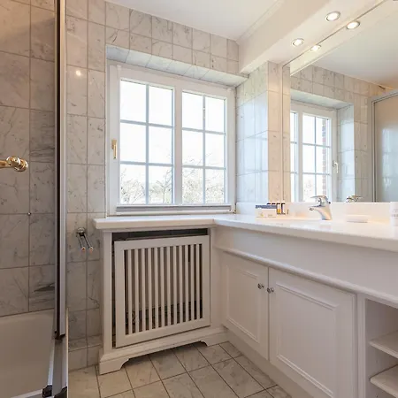 Appartement Enen Neest App 3 *